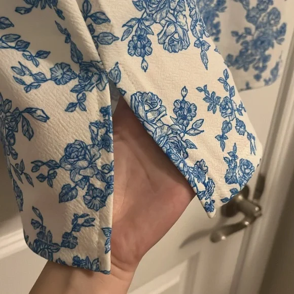 Blue and White Rose Floral Skirt 💖 - Picture 5 of 8